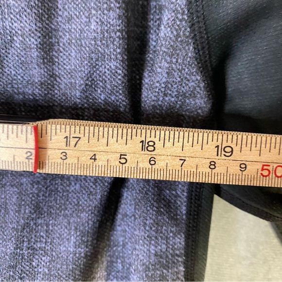 DIADORA Mens Grey T-Shirt Top XL Activewear Zip Pocket Gym Workout Lightweight - Picture 7 of 8